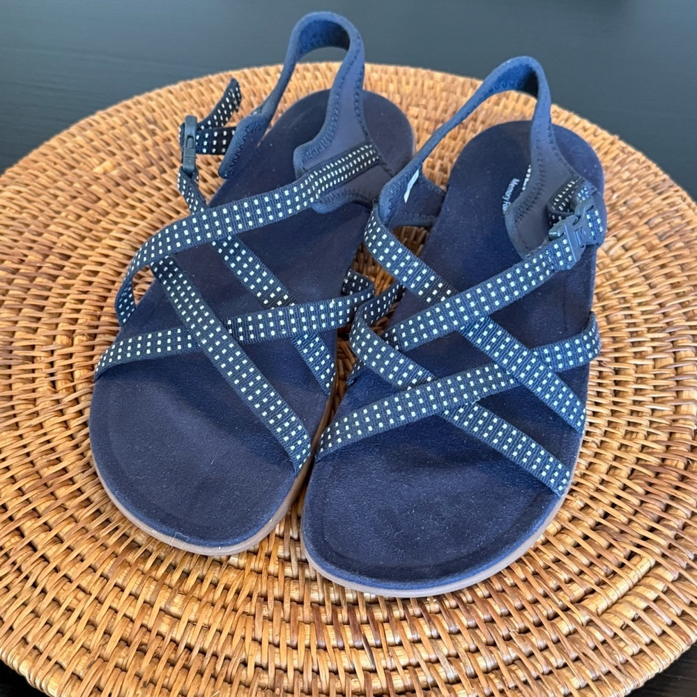 Merrell sandals, women’s nine excellent condition‎